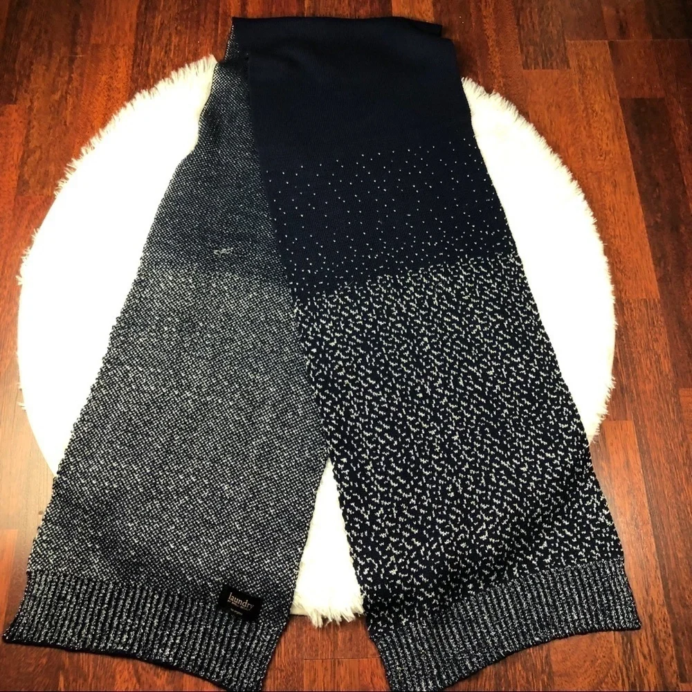 LAUNDRY By Shelli Segal Blue & Silver Scarf EUC